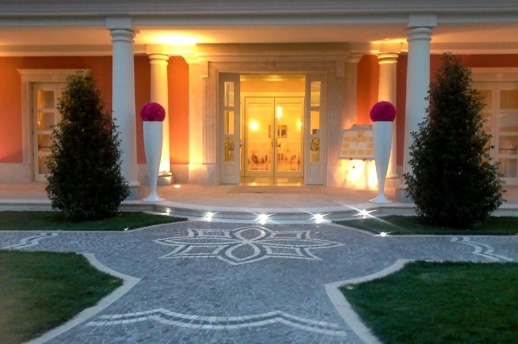 Regina Di Saba - Hotel Villa Per Ricevimenti Гроттаминарда Экстерьер фото